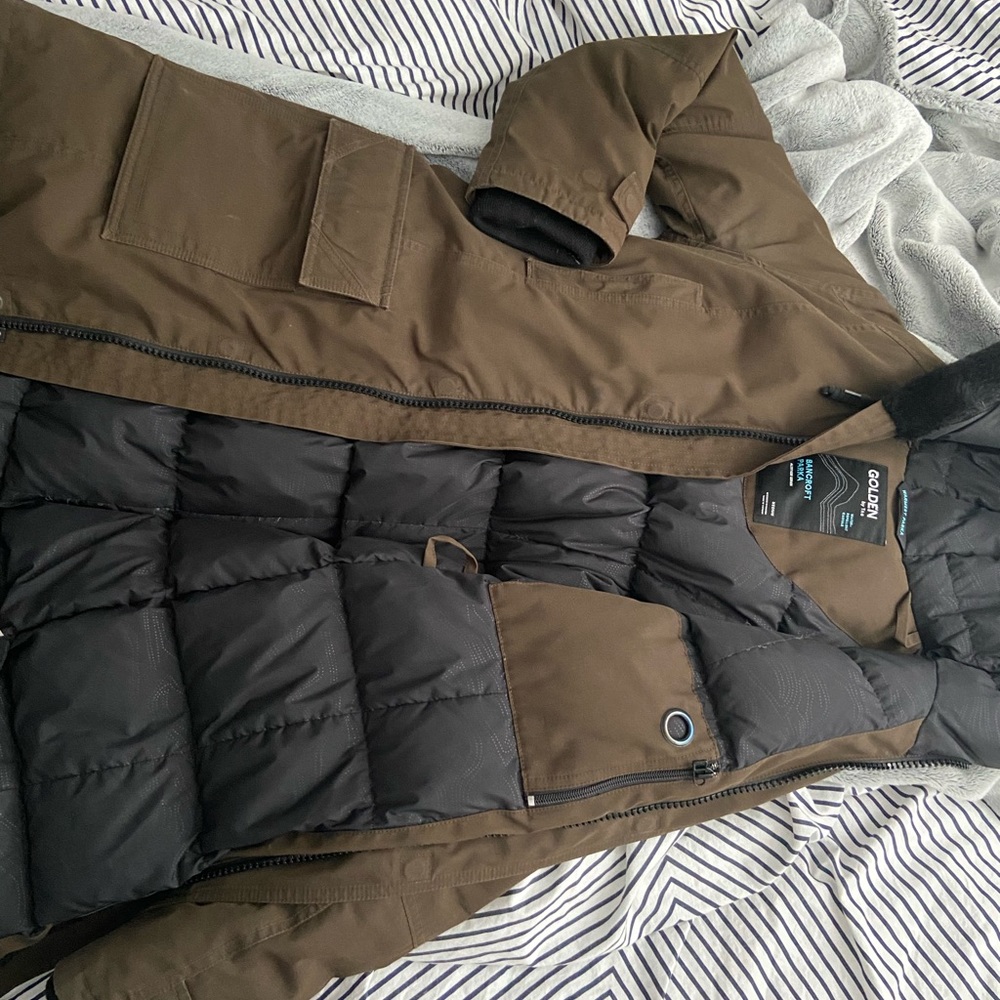 Selling a size medium TNA Bancroft Parka in Dark Olive!
